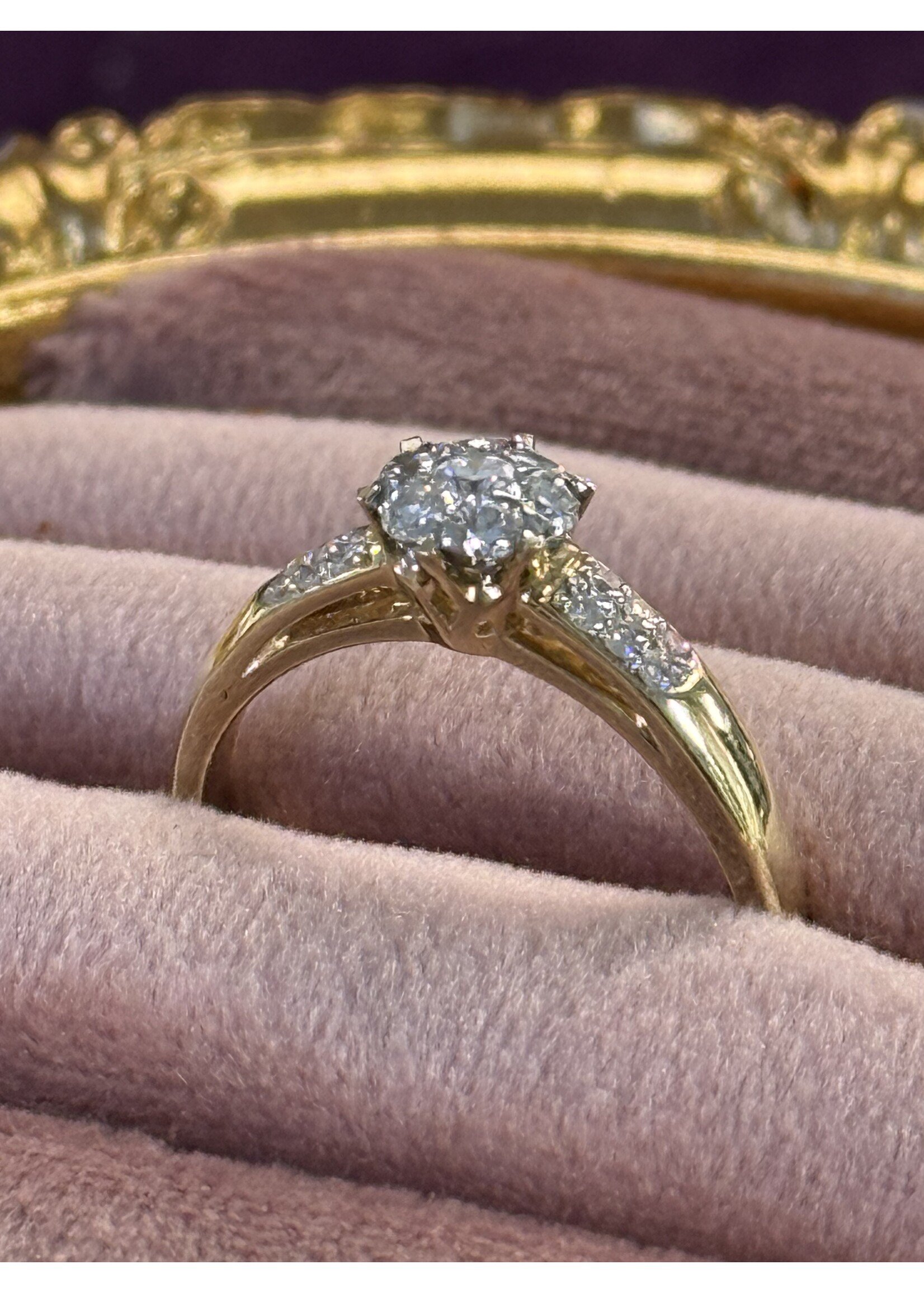 Vintage & Occasion Geelgouden ring met briljant in illusie setting - maat 18.5