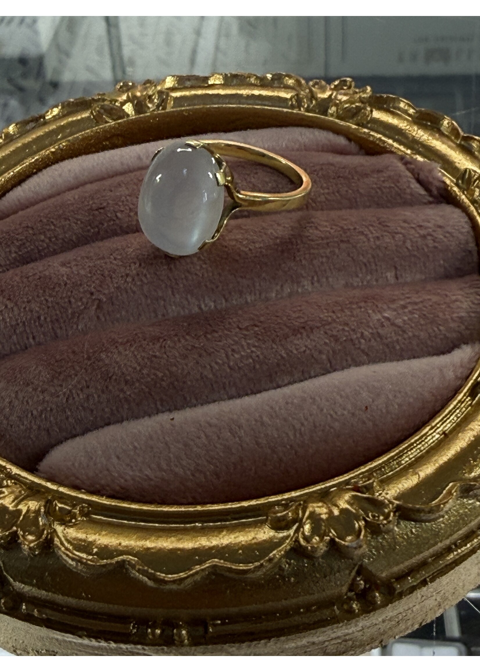 Vintage & Occasion Geelgouden  14 k ring met maansteen - maat 17,5