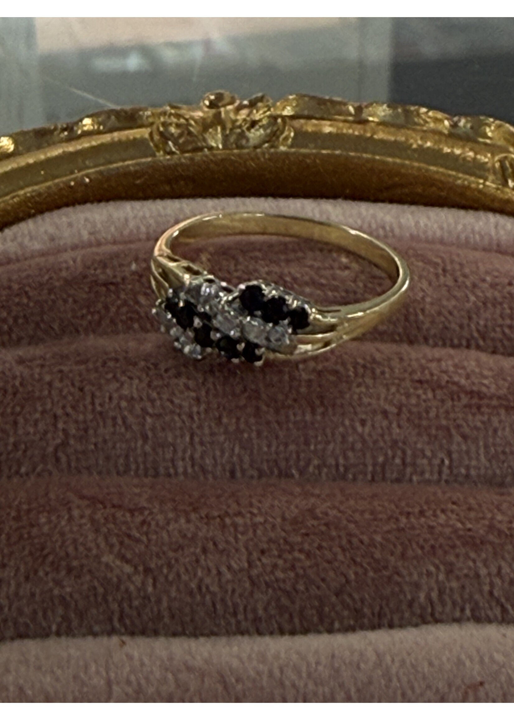 Vintage & Occasion Occasion gouden ring met briljantjes en saffier