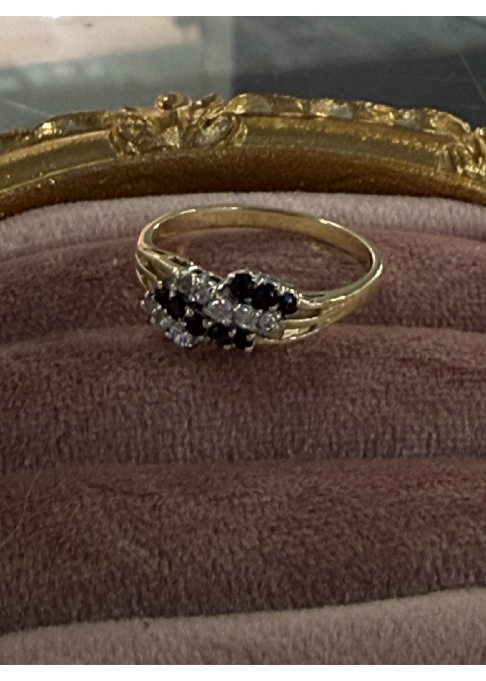 Vintage & Occasion Occasion gouden ring met briljantjes en saffier