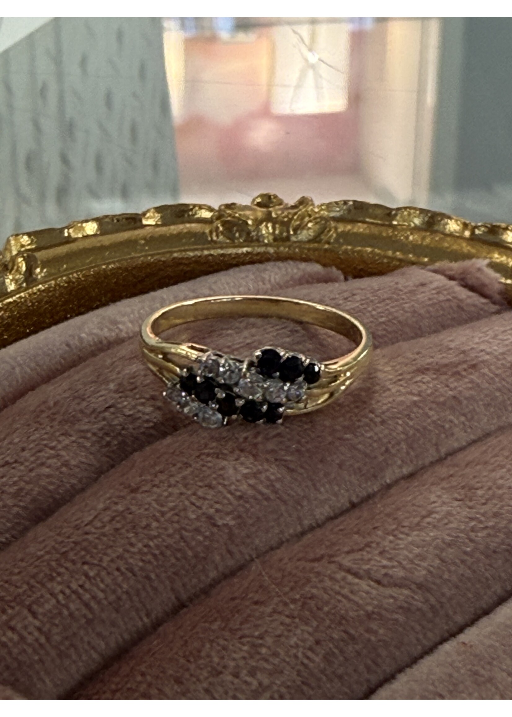Vintage & Occasion Occasion gouden ring met briljantjes en saffier