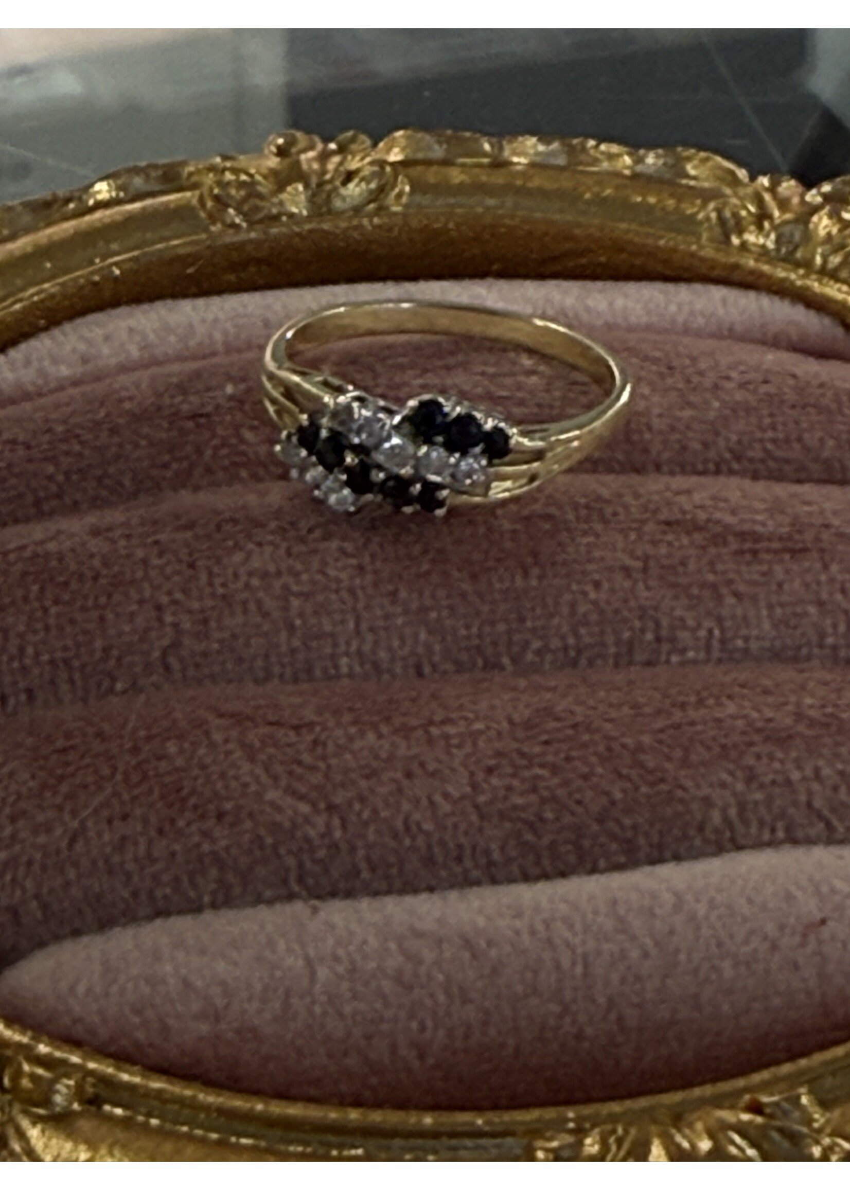 Vintage & Occasion Occasion gouden ring met briljantjes en saffier