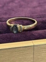 Vintage & Occasion Geelgouden ring met saffier en briljant - maat 19.25