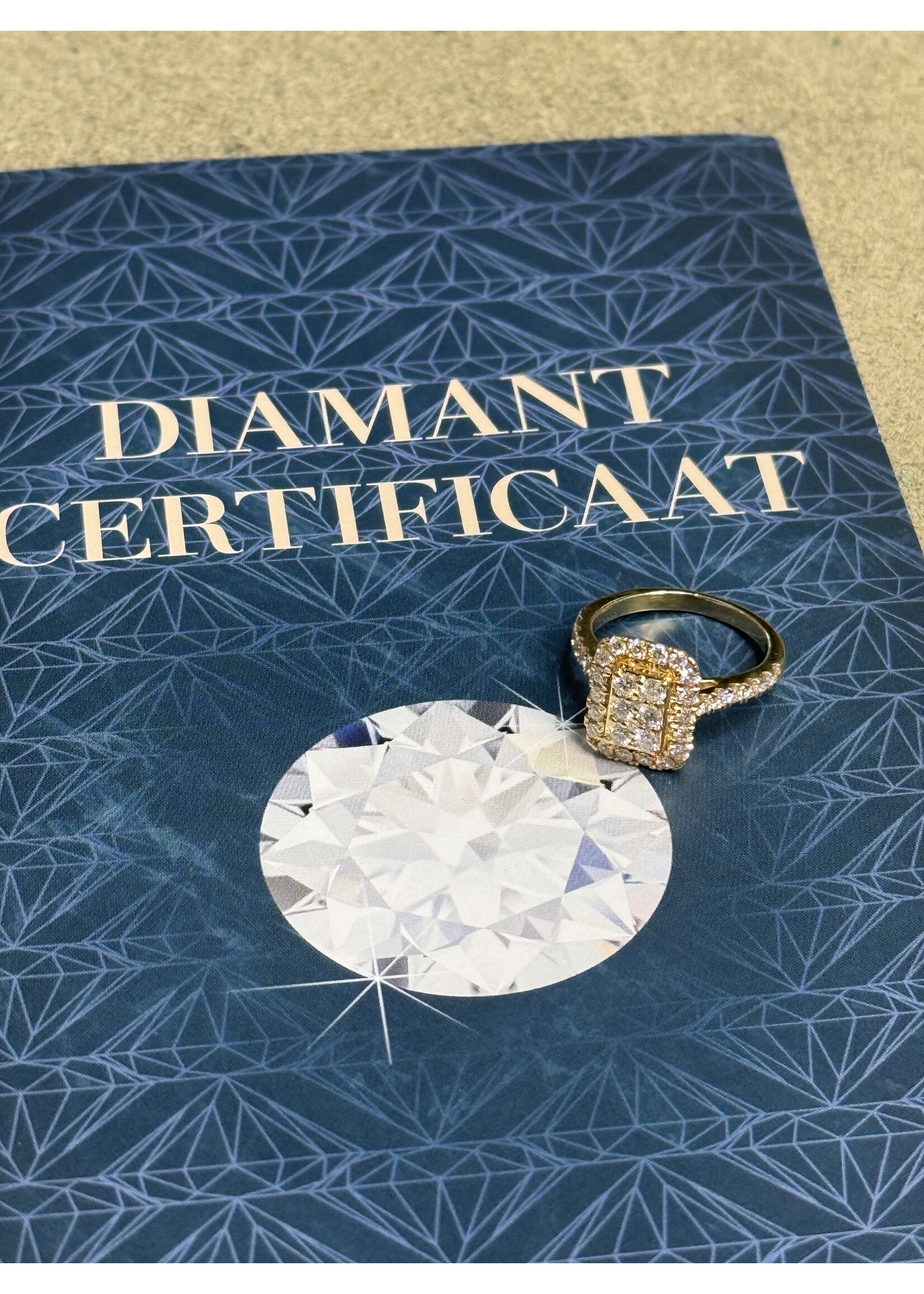 Vintage & Occasion Geelgouden 18k diamanten ring  0.86 totaal  - maat 15.5