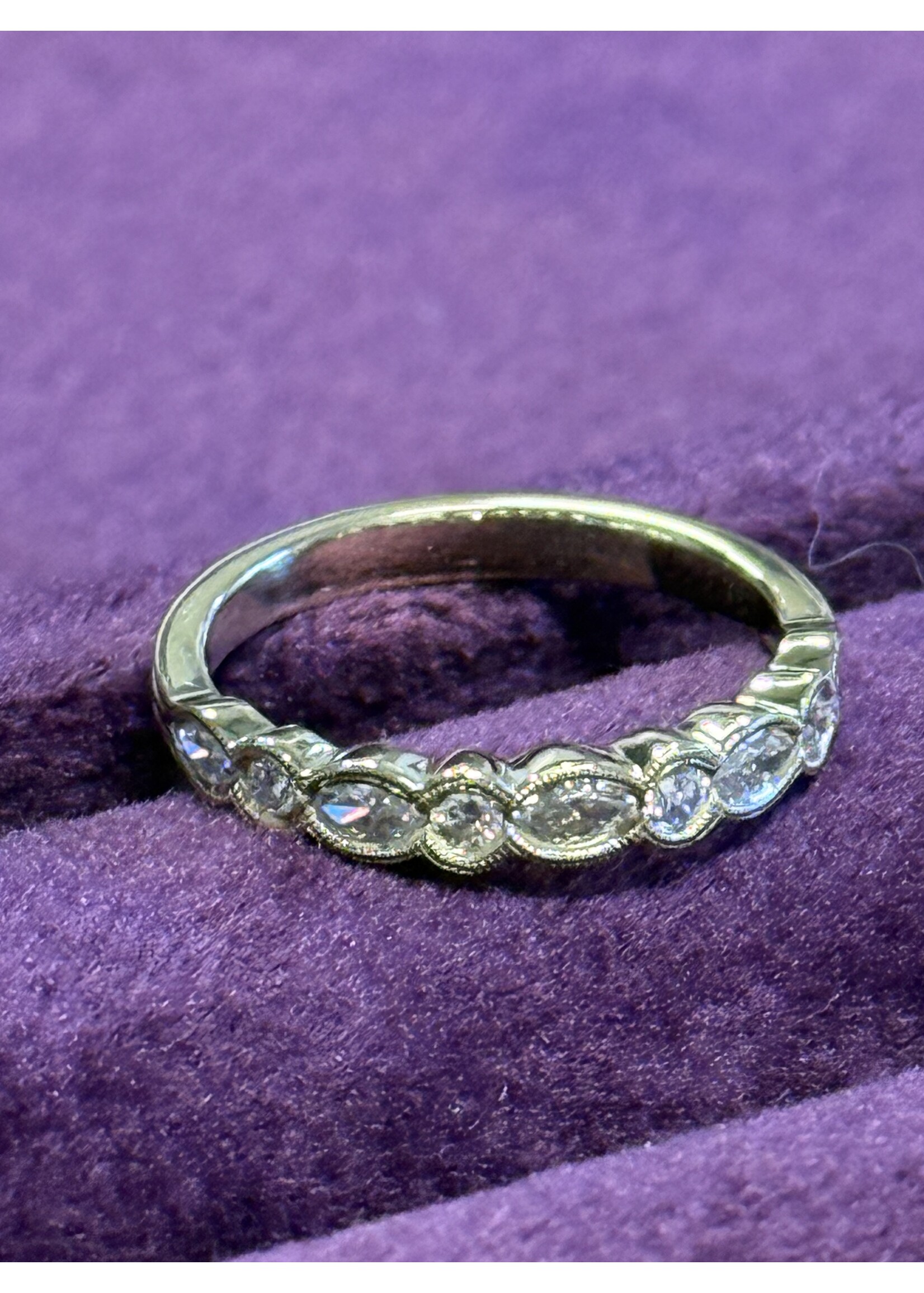 Vintage & Occasion Geelgouden ring met briljant en navette diamanten