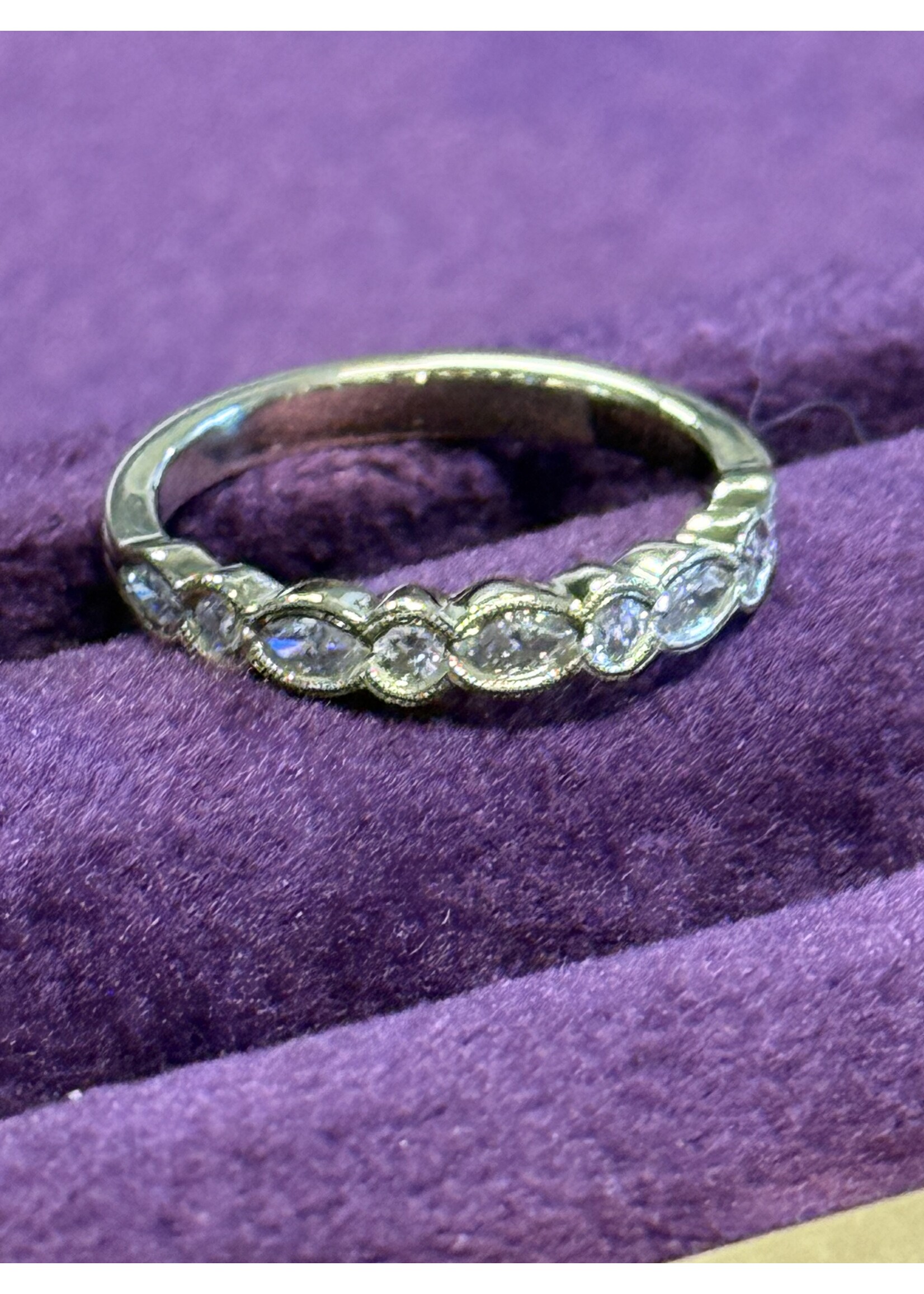Vintage & Occasion Geelgouden ring met briljant en navette diamanten