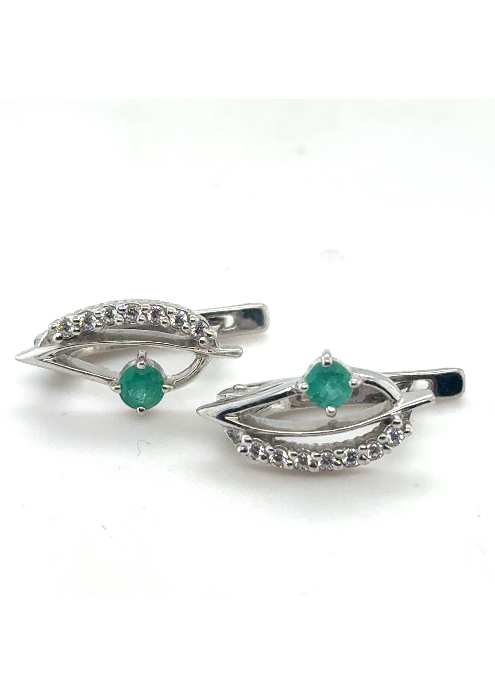Vintage & Occasion Zilveren oorbellen met zirkonia en smaragd