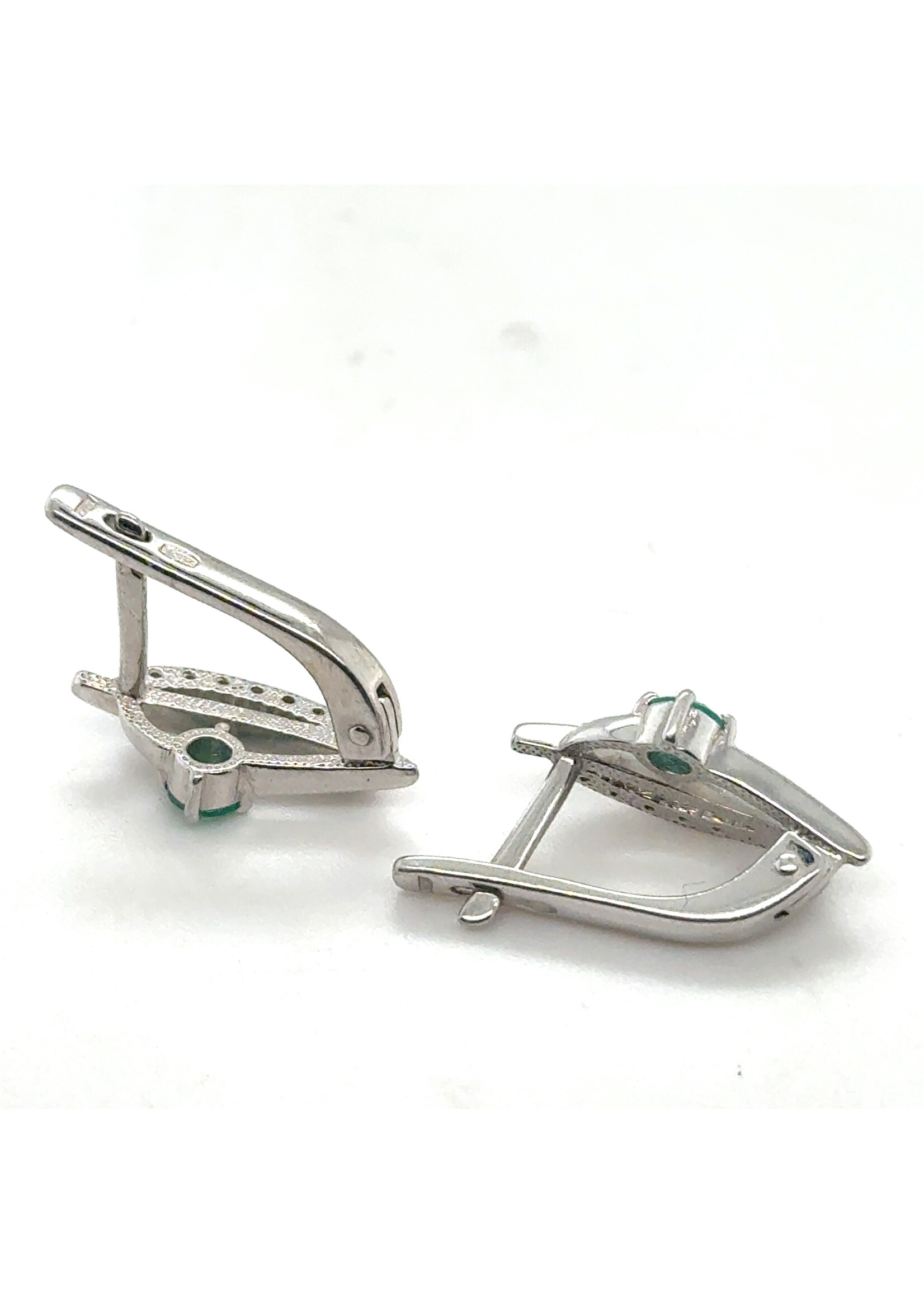 Vintage & Occasion Zilveren oorbellen met zirkonia en smaragd