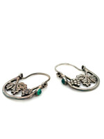 Vintage & Occasion Zilveren vintage  oorringen met wijn bladeren druiven met groene edelsteen