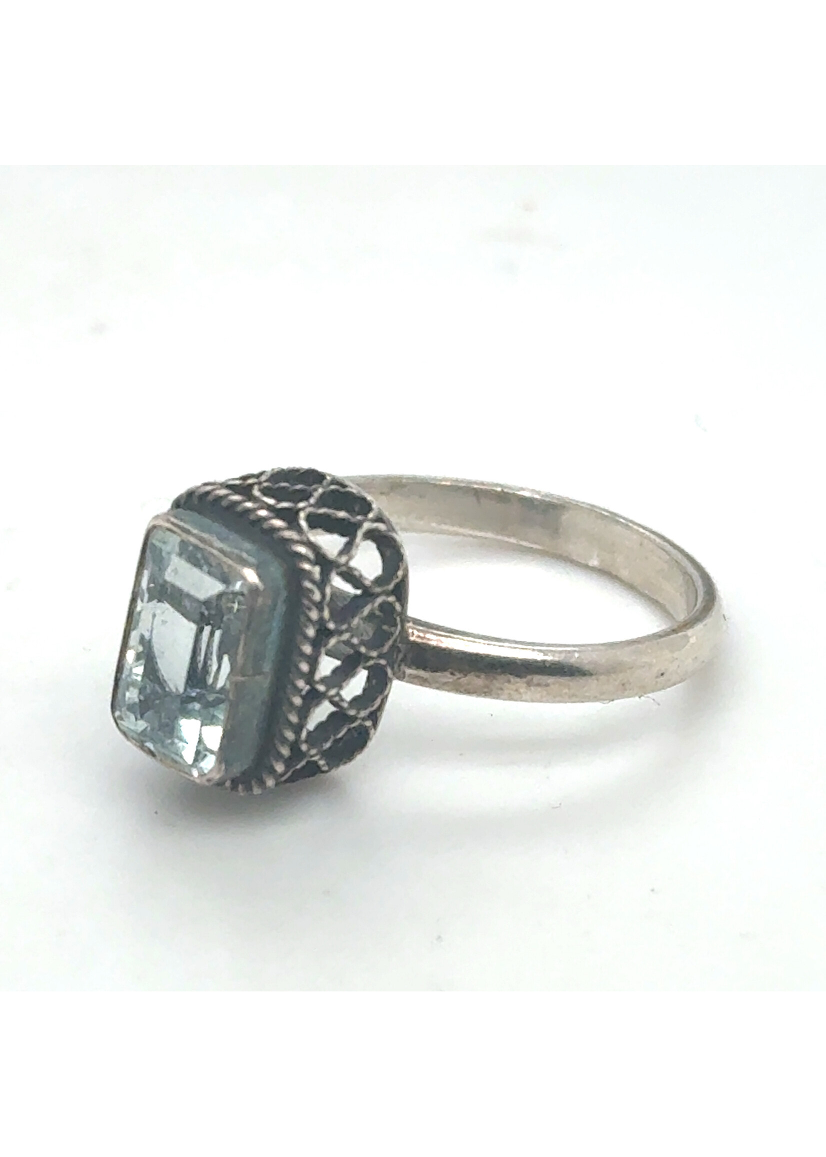 Vintage & Occasion Zilveren vintage  ring met hoge setting met aquamarijn - maat 17.5