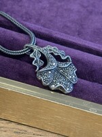 Vintage & Occasion Zilveren collier met blad hanger met markasiet ingelegd