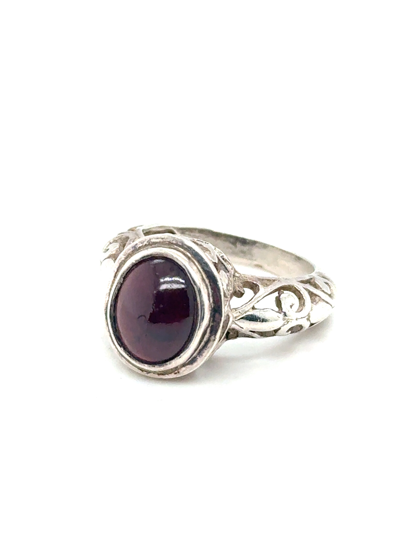 Vintage & Occasion Zilveren antieke robuuste ring met granaat - maat 17.5