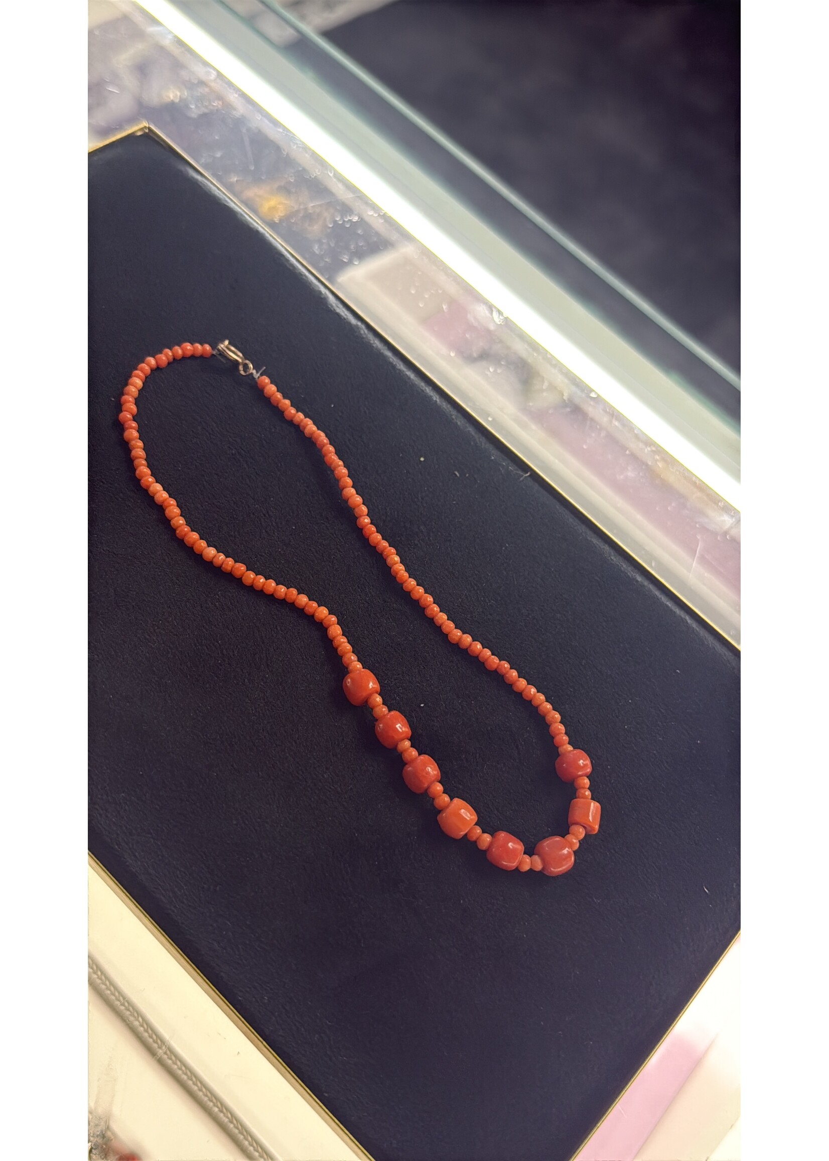 Vintage & Occasion Occasion kort collier met koraal