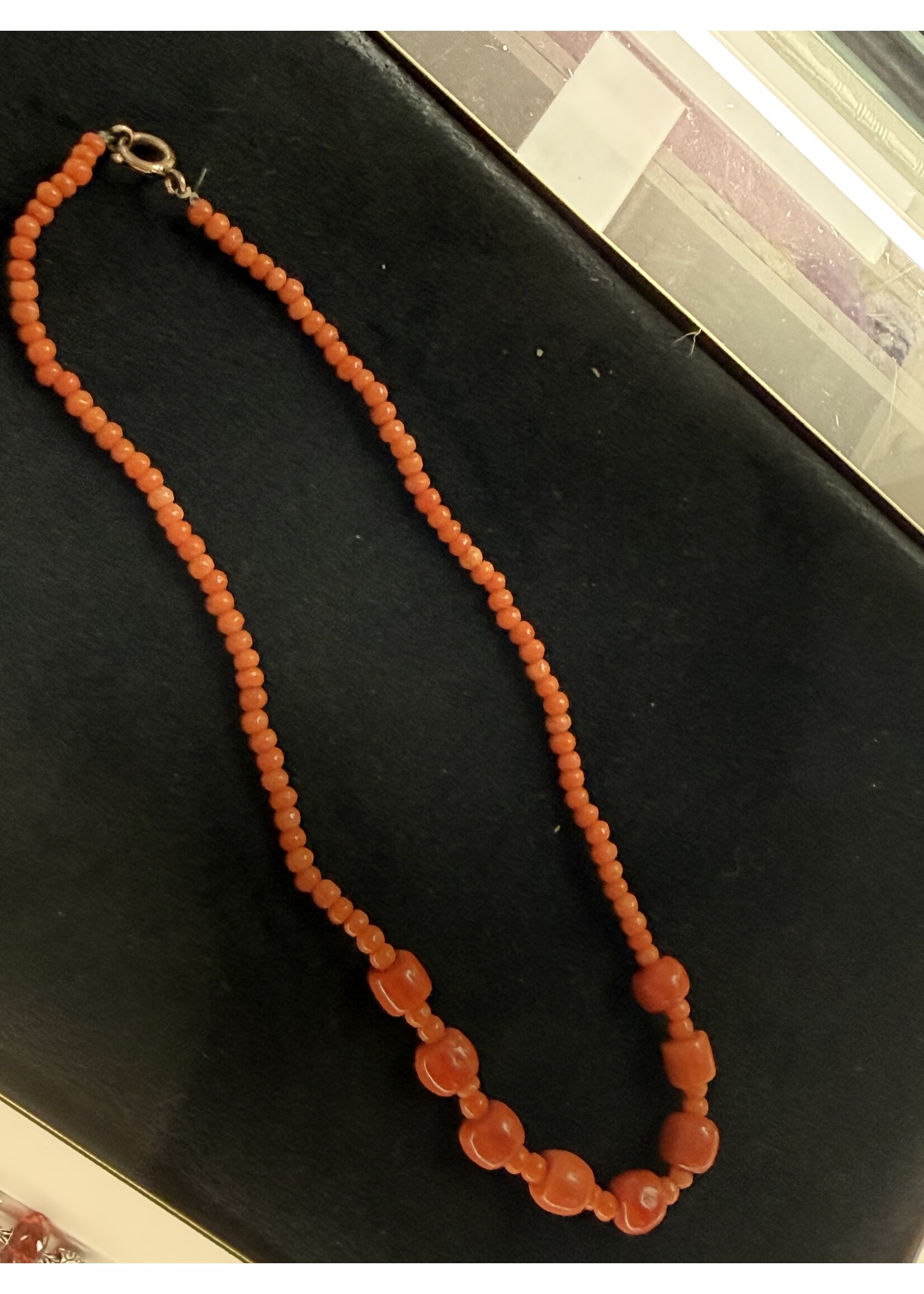 Vintage & Occasion Occasion kort collier met koraal