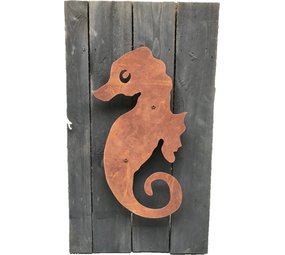 Mullrose Decorative seahorse on wooden plate Mullrose Decorative seahorse on wooden plate