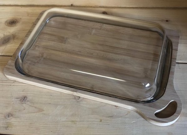 Mullrose Oven dish with bamboo cutting board Mullrose Oven dish with bamboo cutting board