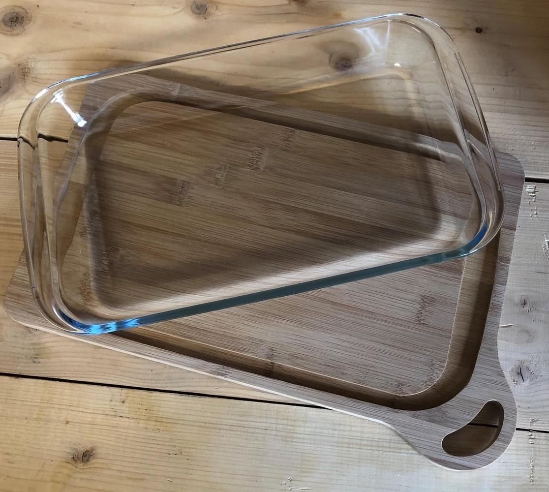 Mullrose Oven dish with bamboo cutting board Mullrose Oven dish with bamboo cutting board
