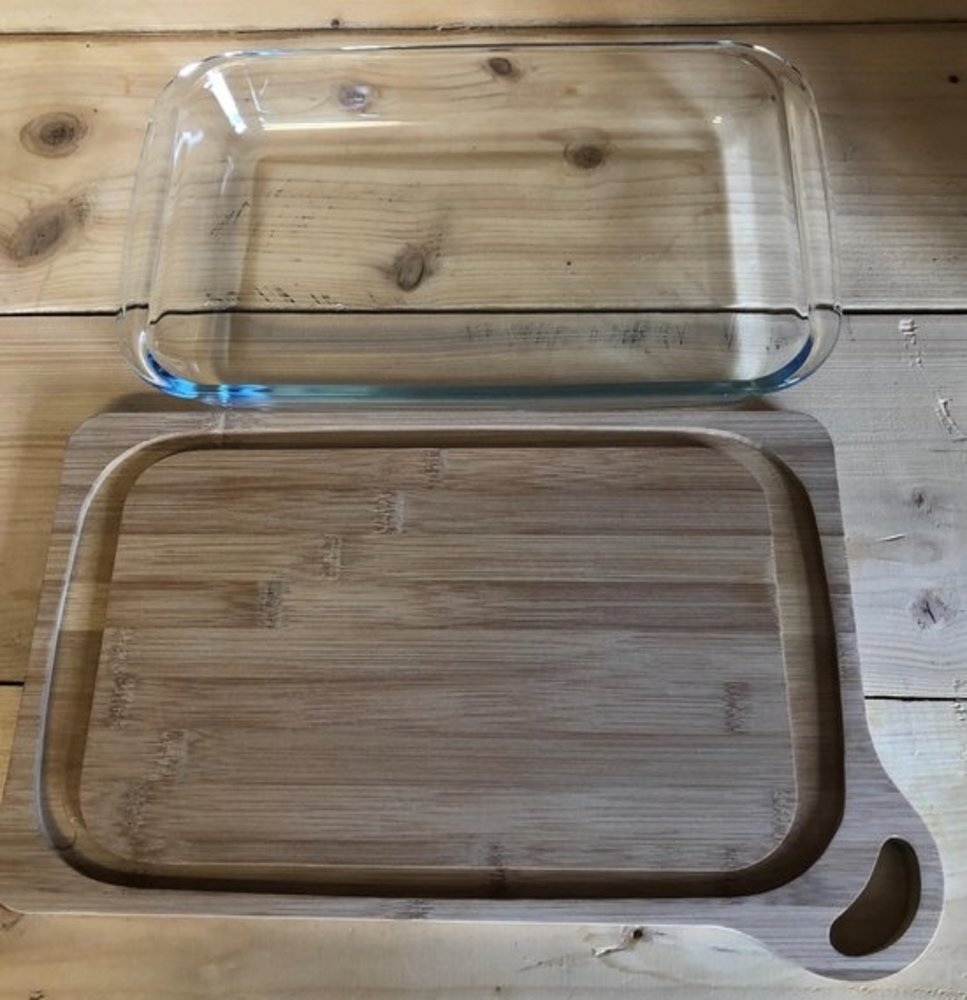 Mullrose Oven dish with bamboo cutting board Mullrose Oven dish with bamboo cutting board