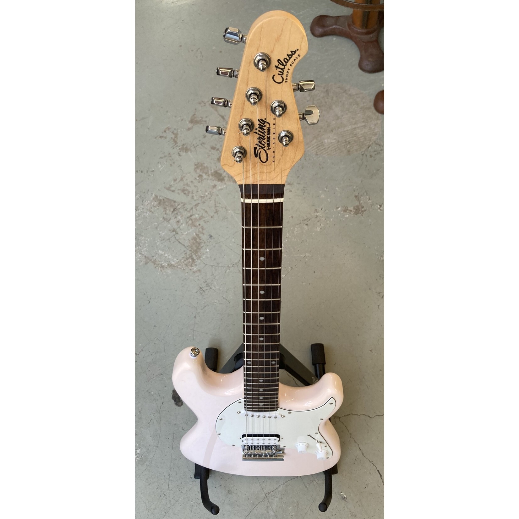 Sterling by Music Man Sterling by Music Man Cutlass Short Scale Shell Pink