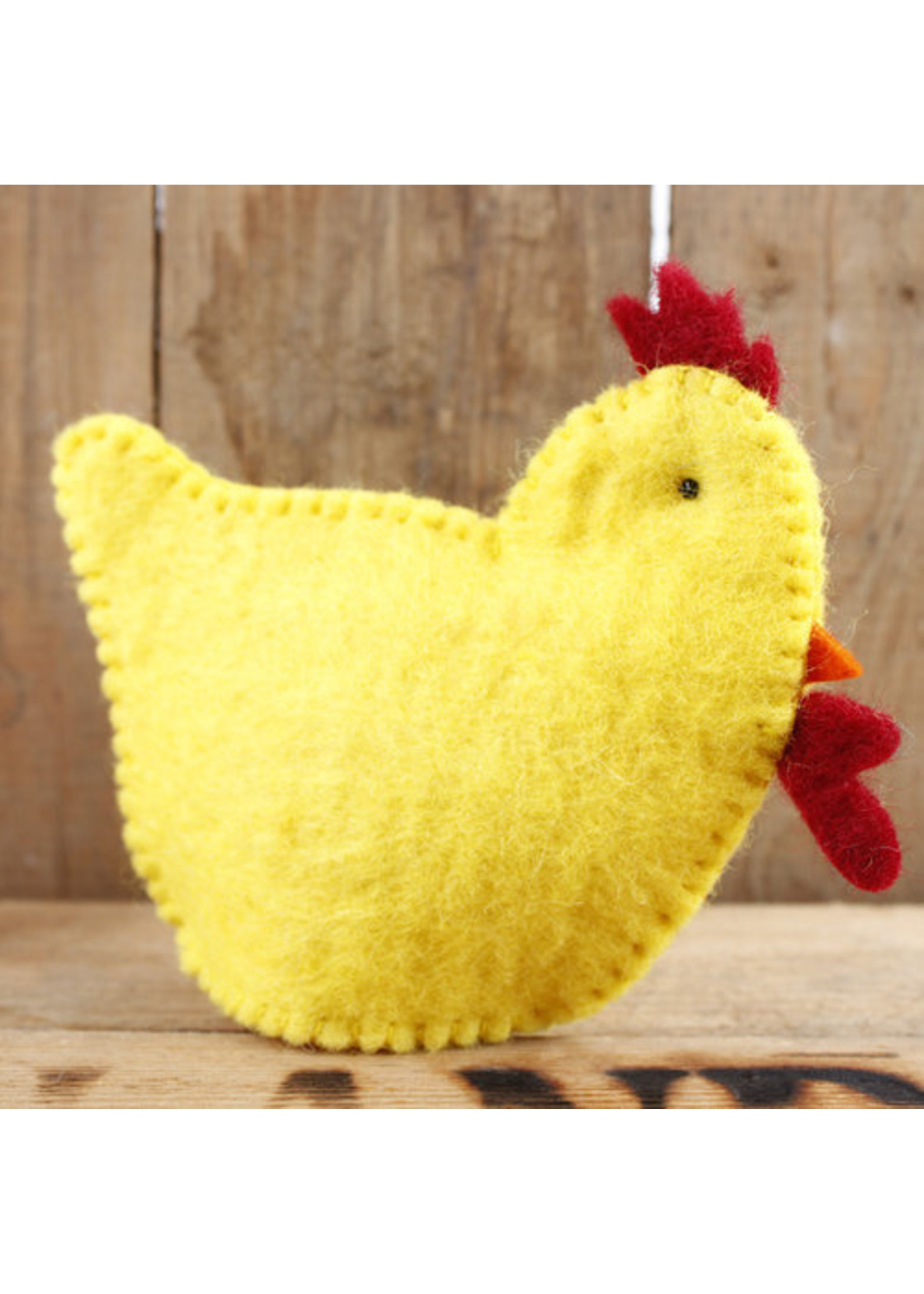 Sjaal met Verhaal Felt eggwarmer Chicken - yellow