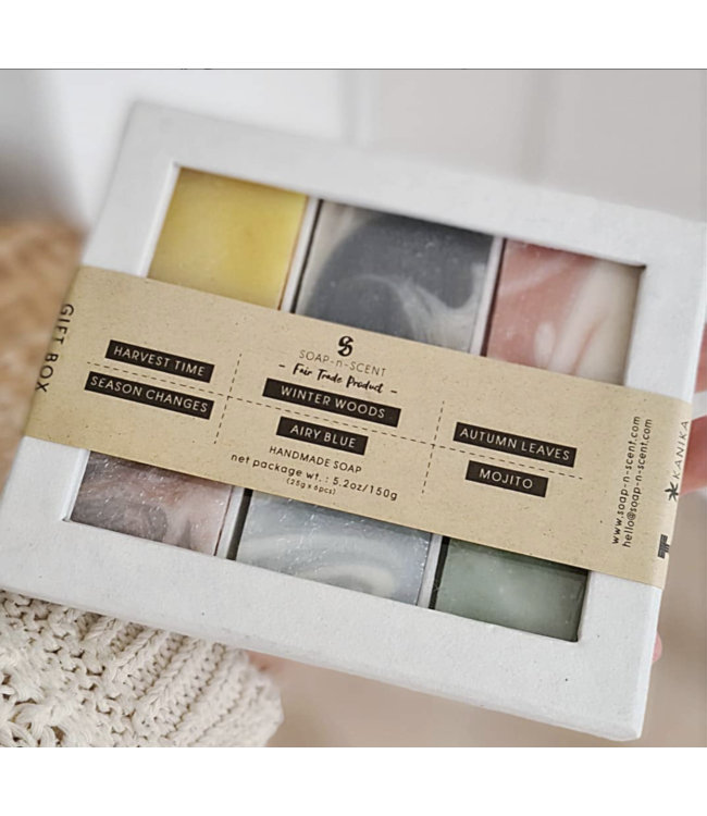 White giftbox with 6 guestsoaps Seasons