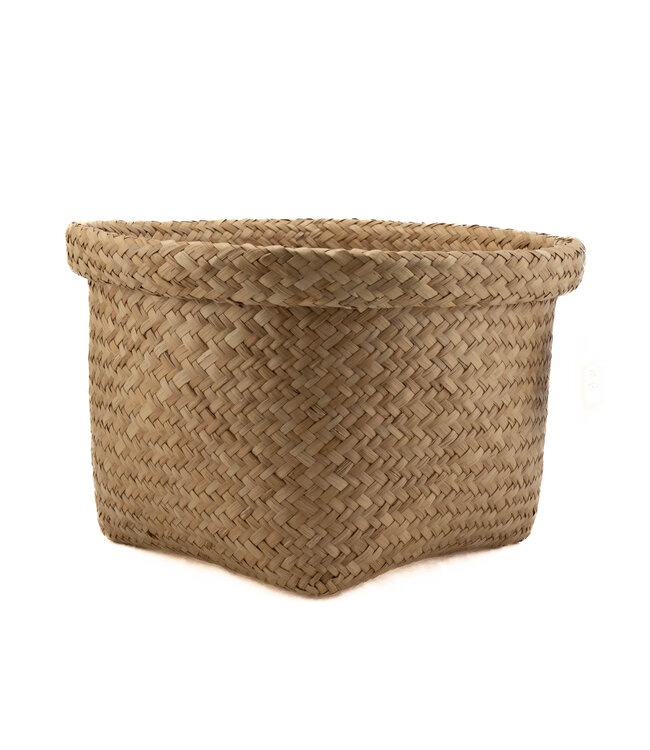 Basket palm leave. H 20 x D 30 cm.