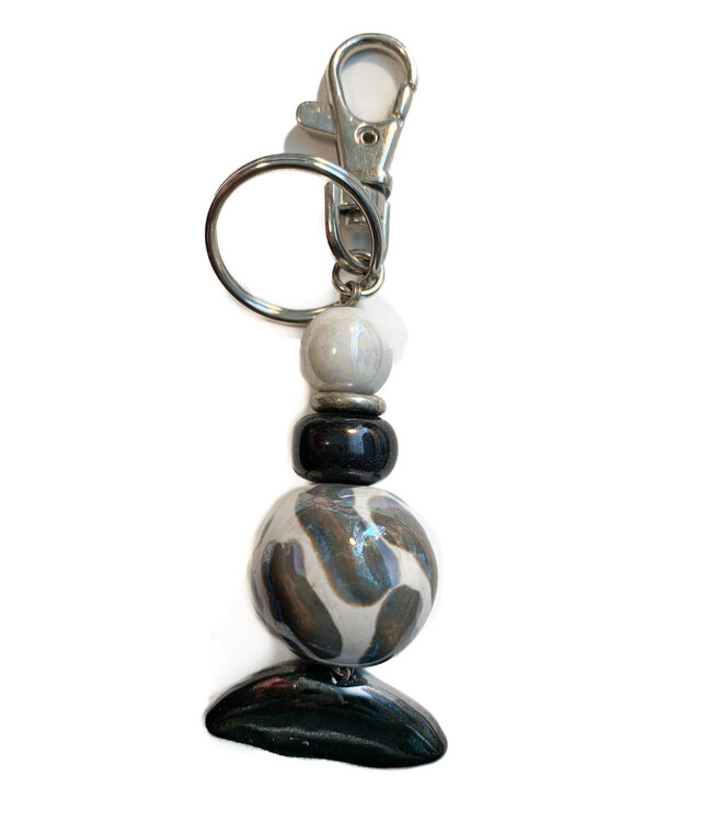 Bag hanger with black, brown and white ceramic beads - key chain 8 cm