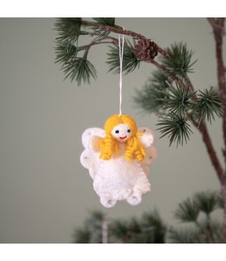 SjaalmetVerhaal Tree decoration felt white angel 7,5 cm