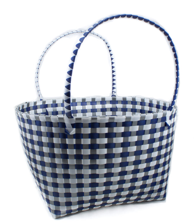 Tas/ mand geweven blauw-wit-grijs plastic