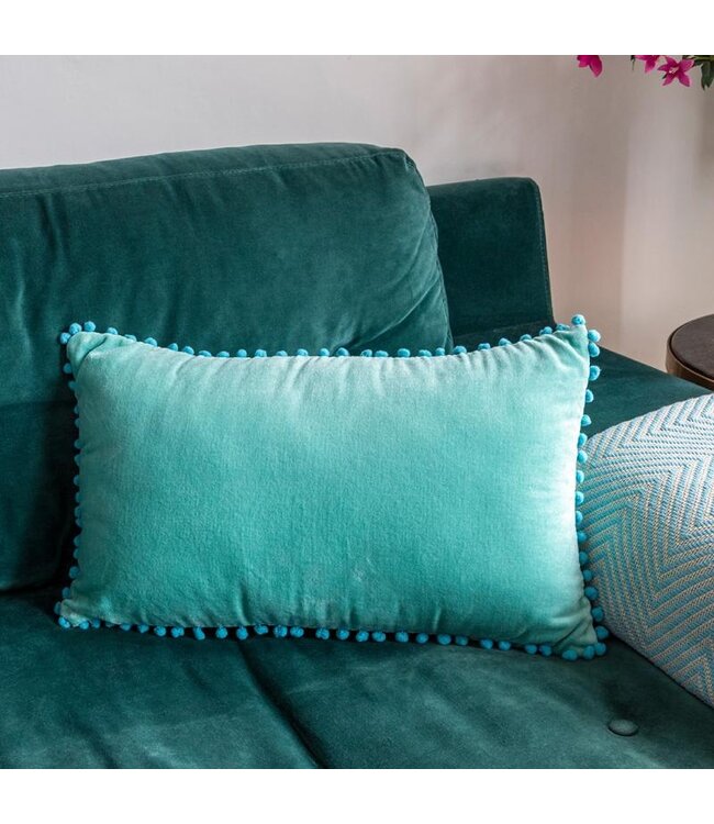Velours sierkussen mintgroen met aqua pompons 32x50cm