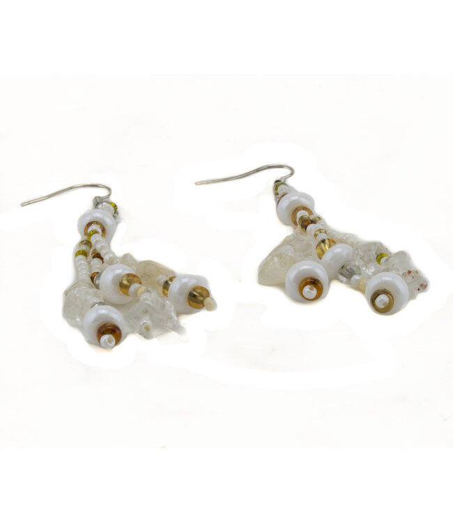 Oorbellen wit, goudkleur en bruine kraaltjes