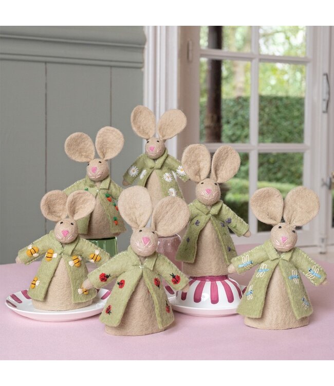 Vilten eiwarmer - Paasdecoratie - haas met jasje