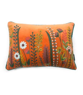 Only Natural Sierkussen velours met geborduurde bloementuin 35x50 cm - oranje