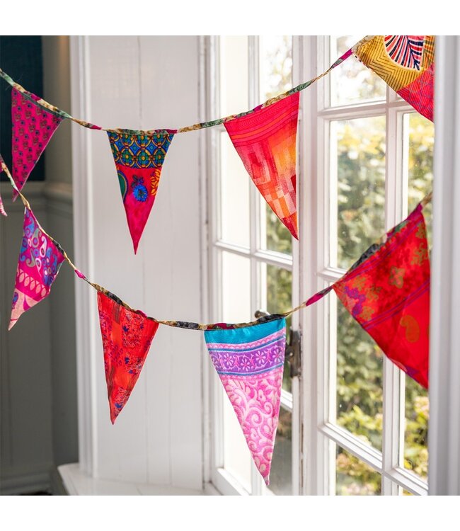 Garland recycled sari's in pink shades - 370cm Large