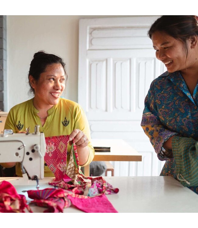 Vlaggenlijn Sari slinger - rozetinten Large 370cm