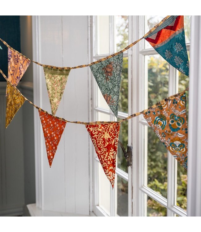 Vlaggenlijn Sari slinger - aardetinten Large 370cm