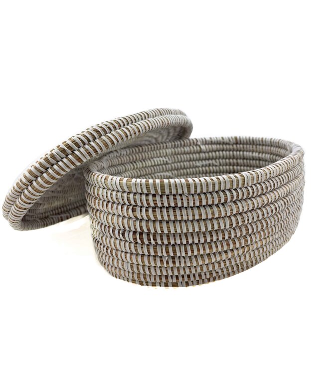 Straw basket oval white