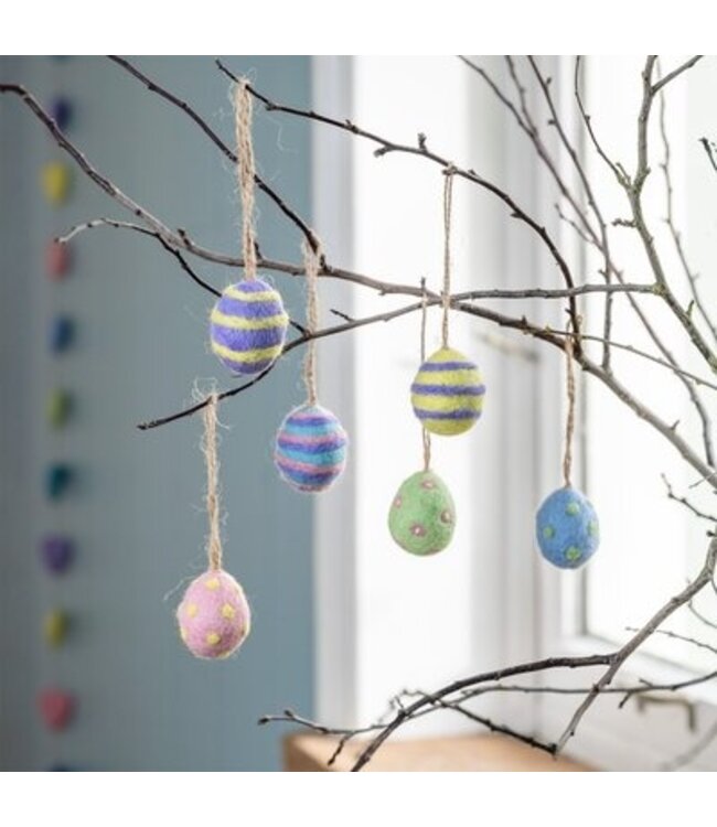 Set van 6 vilten hangers - Paaseieren pastel streep -stip 4x3cm