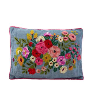 Only Natural Sierkussen geborduurd Denimblauw met bloemen rood-roze-geel 35x50cm
