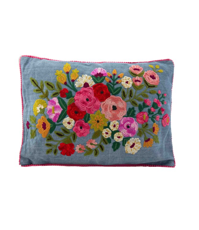 Sierkussen geborduurd Denimblauw met bloemen rood-roze-geel 35x50cm