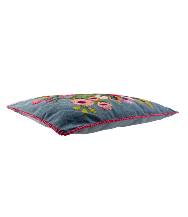Sierkussen geborduurd Denimblauw met bloemen rood-roze-geel 35x50cm