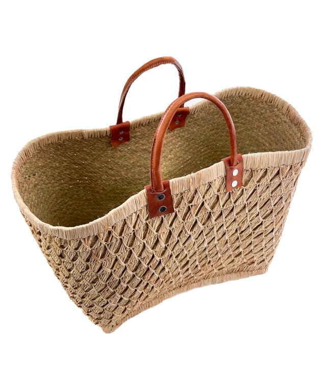 Shopper van gevlochten palmblad met bruine hengsels