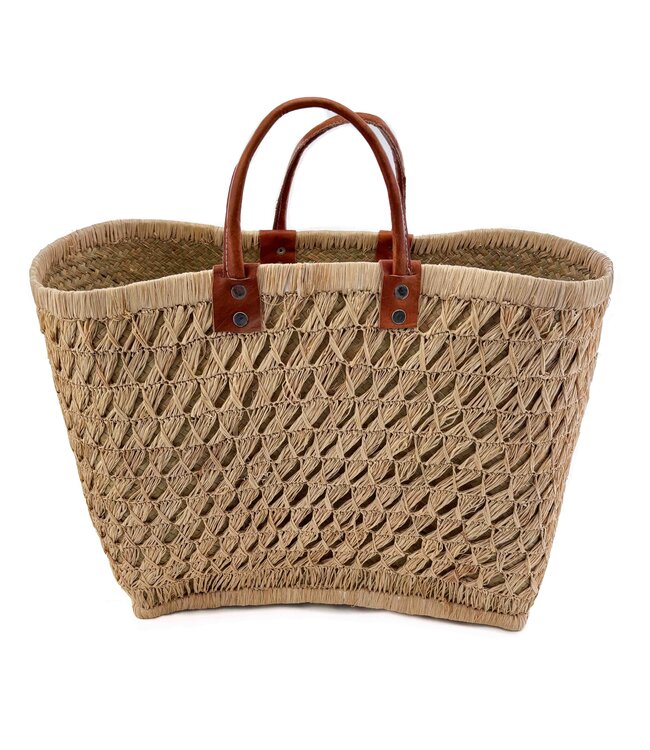 Shopper van gevlochten palmblad met bruine hengsels