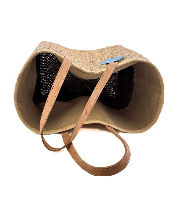 Rieten tas van naturel palmblad met leren handvaten