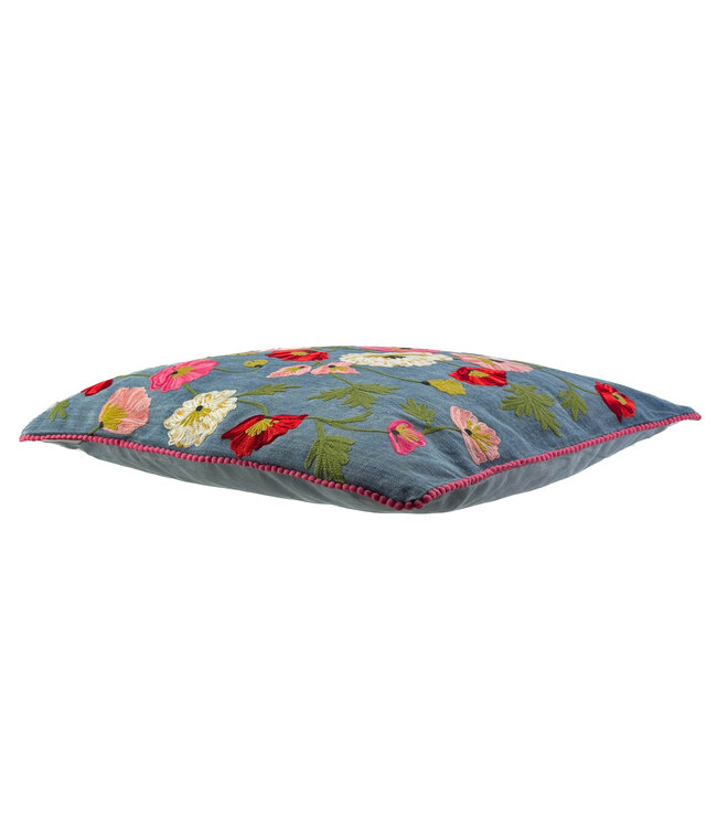 Sierkussen geborduurd Denimblauw met bloemen rood-roze-geel 45x45cm