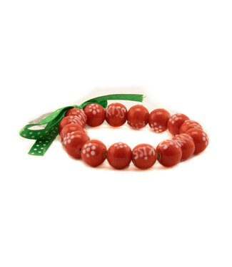 Fair Forward Armband rode kralen en groen lint (KISS)