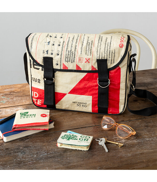 Schoudertas - messegenr bag - gerecyclede cementzak rood-beige 35x25x12cm