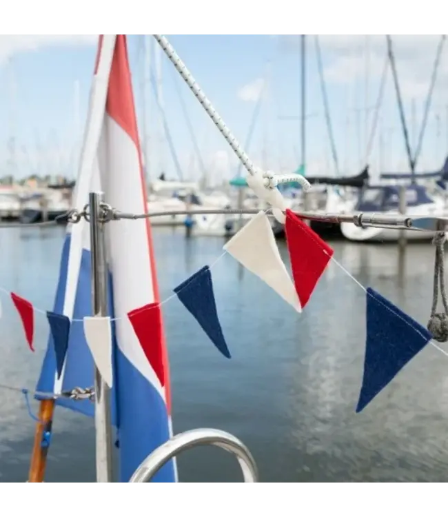 Vlaggenlijn vilt 2 meter -rood -wit-blauw