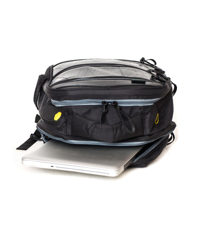 Rubber backpack H45x W33cm with grey zippers