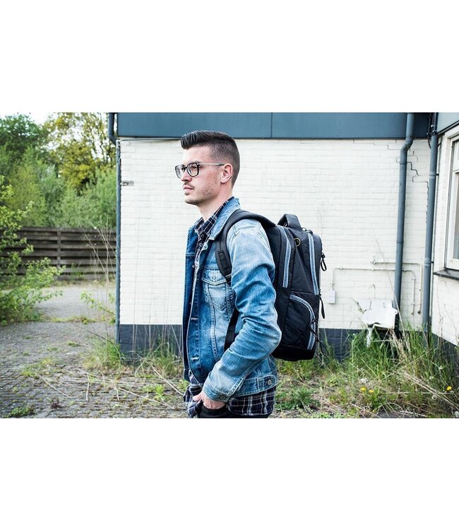 Rubber backpack H45x W33cm with grey zippers